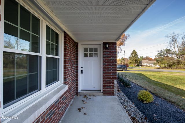 102 Teliska Avenue, North Greenbush, NY 12144