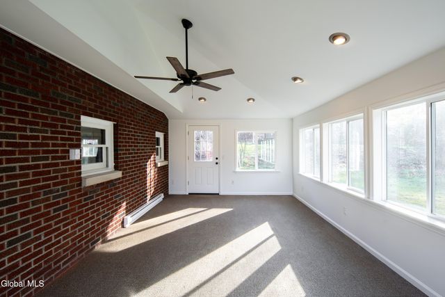 102 Teliska Avenue, North Greenbush, NY 12144