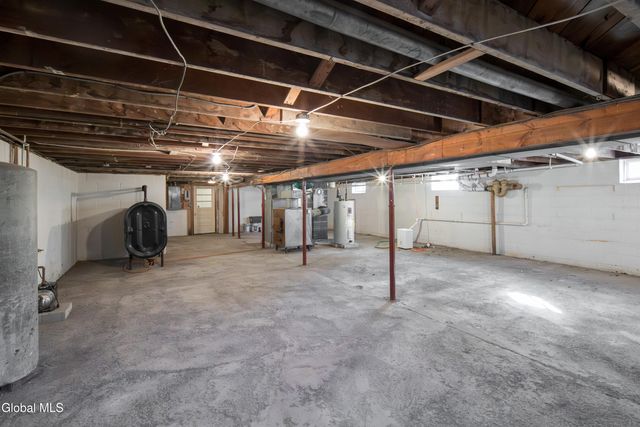 102 Teliska Avenue, North Greenbush, NY 12144