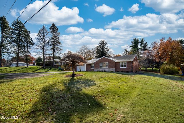 102 Teliska Avenue, North Greenbush, NY 12144