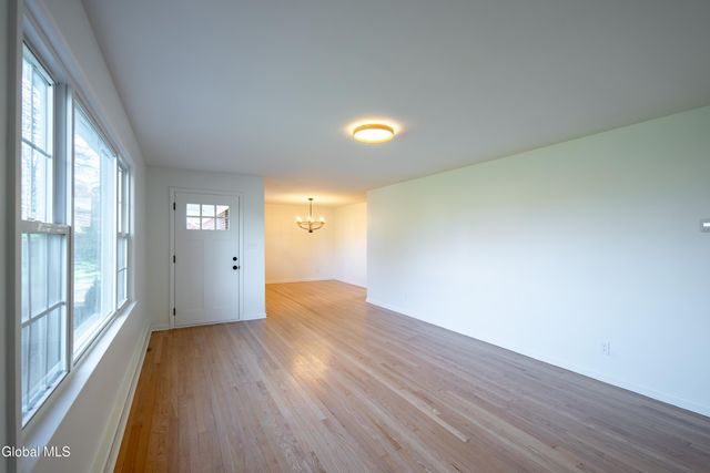 102 Teliska Avenue, North Greenbush, NY 12144