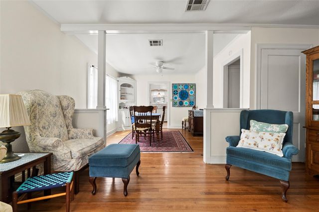 513 N Avenue F, Elgin, TX 78621