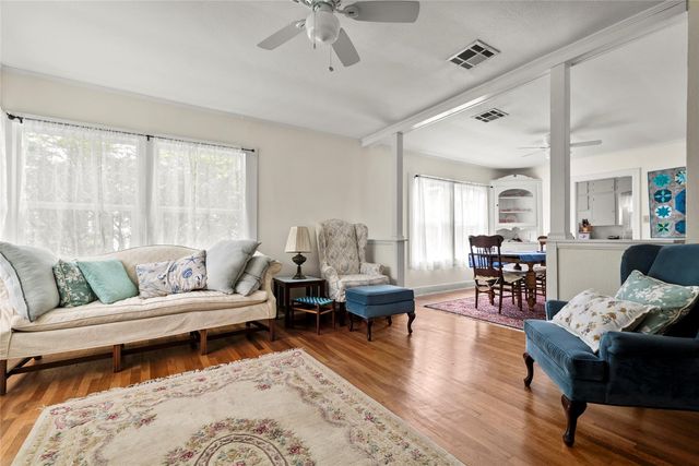 513 N Avenue F, Elgin, TX 78621