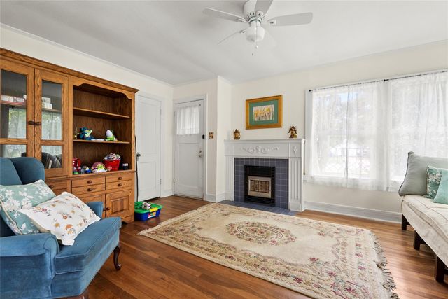 513 N Avenue F, Elgin, TX 78621