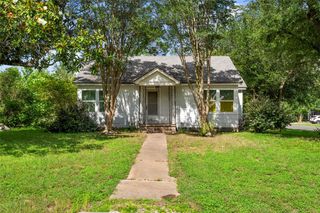 513 N Avenue F, Elgin, TX 78621