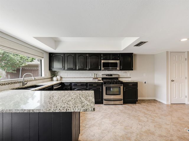 5121 Pruitt Drive, The Colony, TX 75056