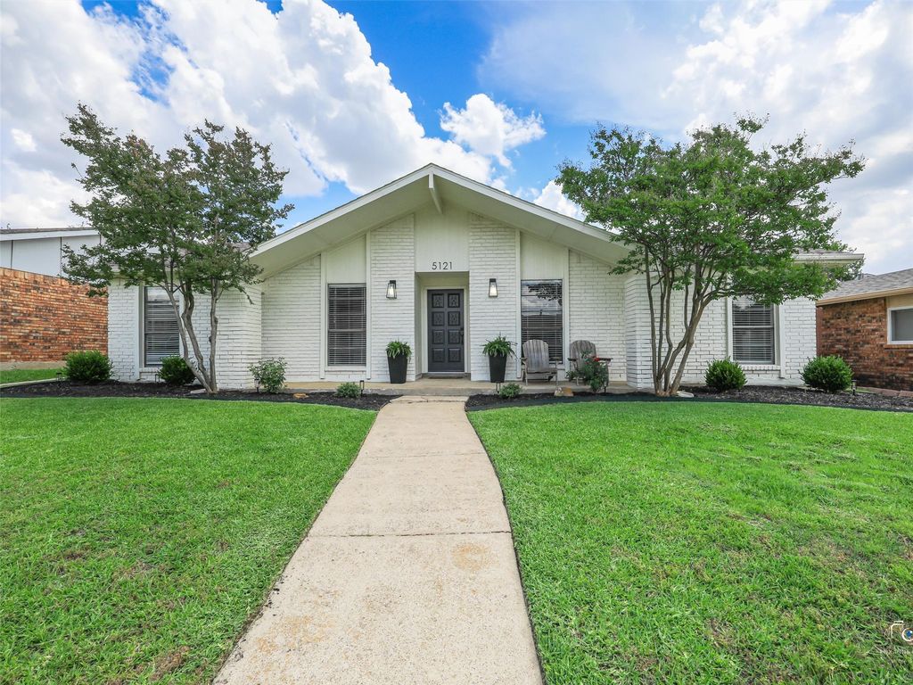 5121 Pruitt Drive, The Colony, TX 75056