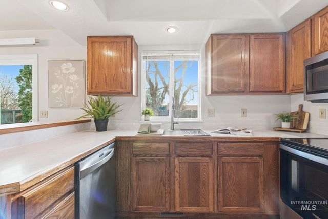 2255 E Grapewood Dr, Meridian, ID 83646