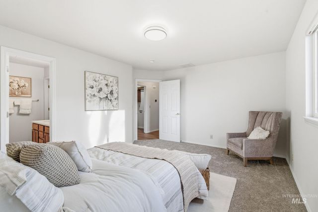 2255 E Grapewood Dr, Meridian, ID 83646