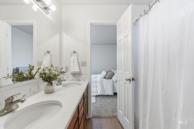 2255 E Grapewood Dr, Meridian, ID 83646