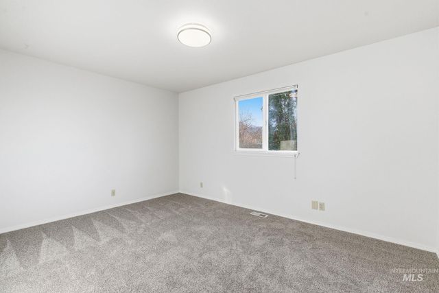 2255 E Grapewood Dr, Meridian, ID 83646