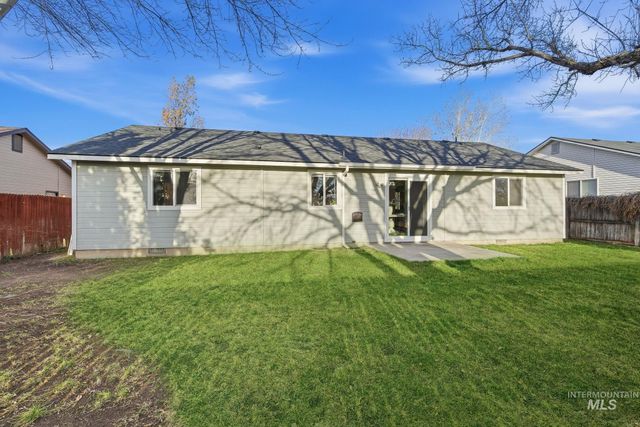 2255 E Grapewood Dr, Meridian, ID 83646