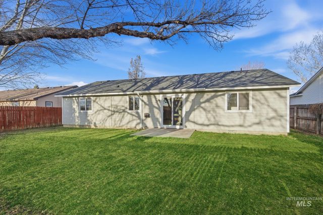 2255 E Grapewood Dr, Meridian, ID 83646