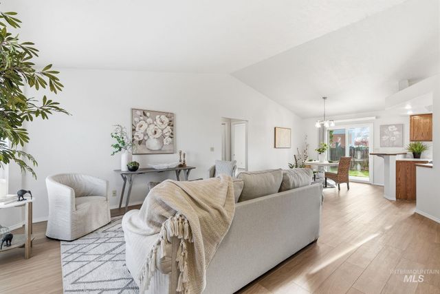 2255 E Grapewood Dr, Meridian, ID 83646