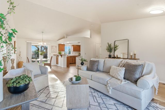 2255 E Grapewood Dr, Meridian, ID 83646