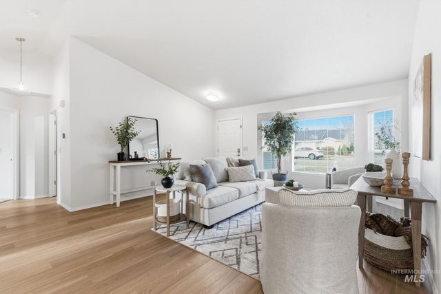 2255 E Grapewood Dr, Meridian, ID 83646