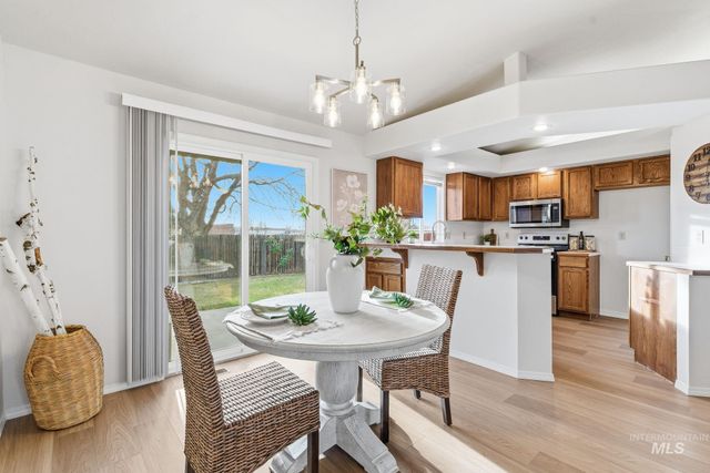 2255 E Grapewood Dr, Meridian, ID 83646