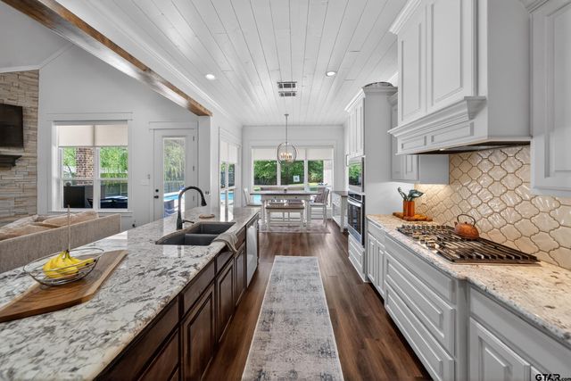 21328 Boone Drive, Bullard, TX 75757