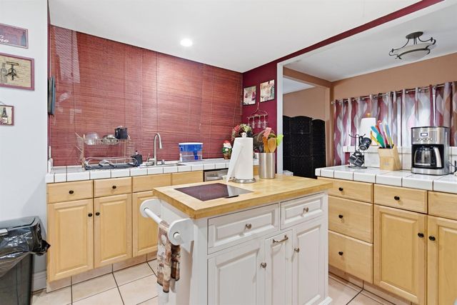 1024 W Flora St, Stockton, CA 95203