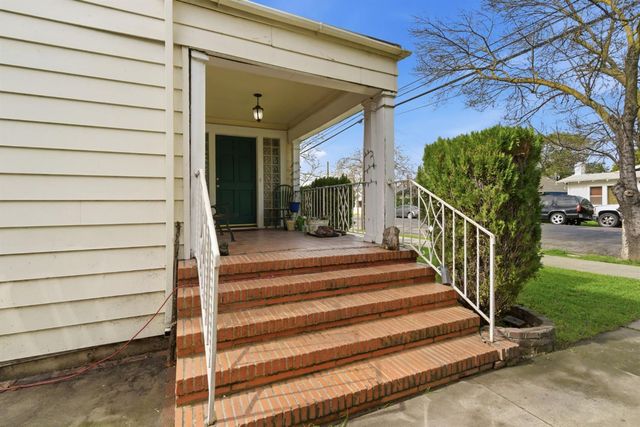 1024 W Flora St, Stockton, CA 95203