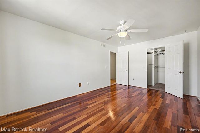 1516 S Dover Hill, Walled Lake, MI 48390