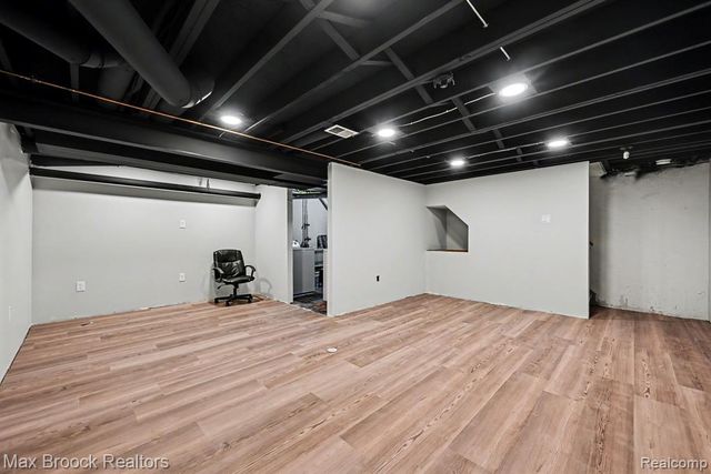 1516 S Dover Hill, Walled Lake, MI 48390