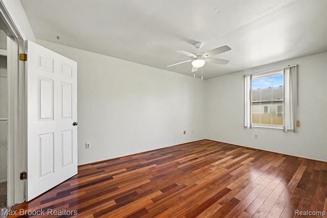 1516 S Dover Hill, Walled Lake, MI 48390