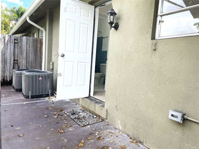 225 NW 23rd St 1, Wilton Manors, FL 33311