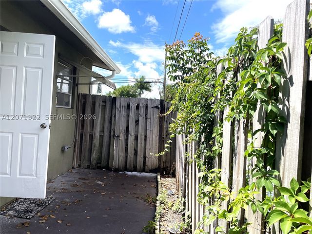 225 NW 23rd St 1, Wilton Manors, FL 33311