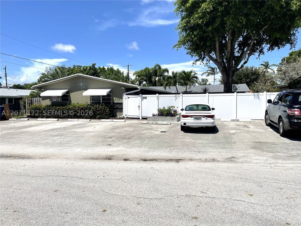 225 NW 23rd St 1, Wilton Manors, FL 33311