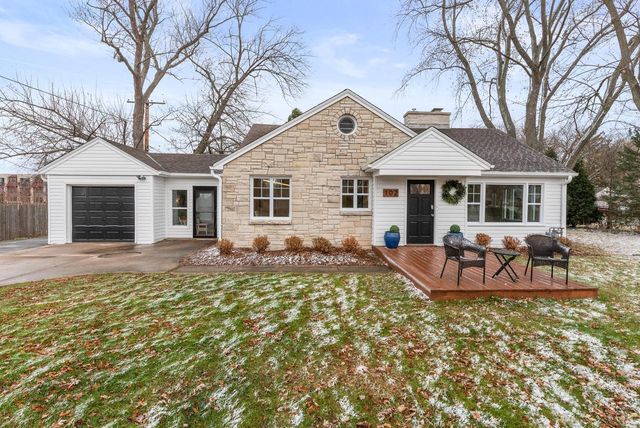 102 W Calumet ROAD, Fox Point, WI 53217