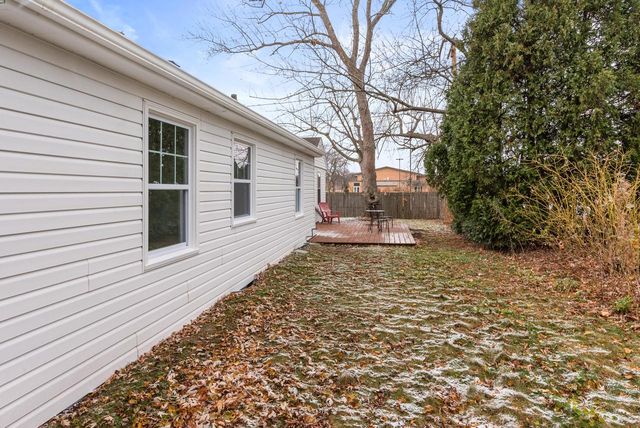 102 W Calumet ROAD, Fox Point, WI 53217