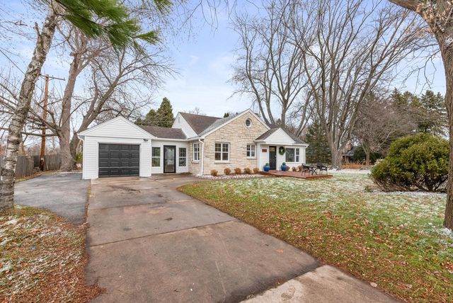 102 W Calumet ROAD, Fox Point, WI 53217