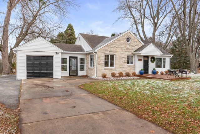 102 W Calumet ROAD, Fox Point, WI 53217