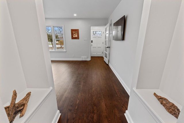 102 W Calumet ROAD, Fox Point, WI 53217