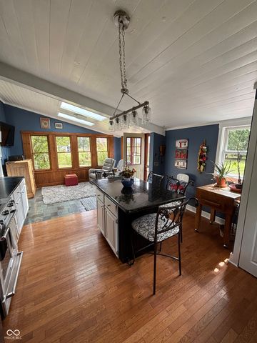 6357 W Us 52, New Palestine, IN 46163