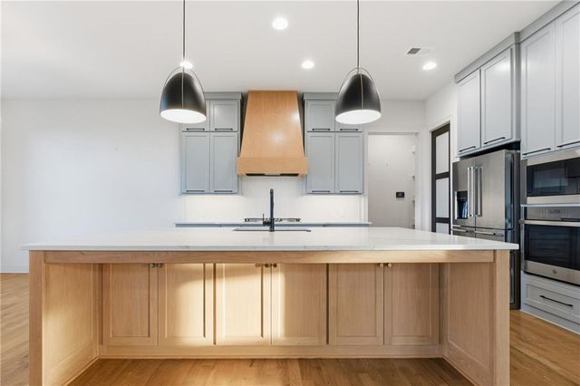 8181 Valley Road, Lenexa, KS 66220