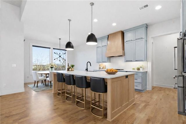 8181 Valley Road, Lenexa, KS 66220