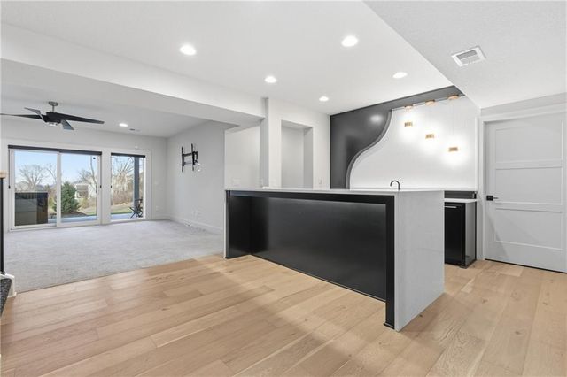 8181 Valley Road, Lenexa, KS 66220