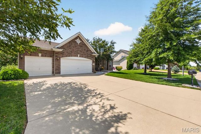 323 Mason Glen Drive, Lake St Louis, MO 63367