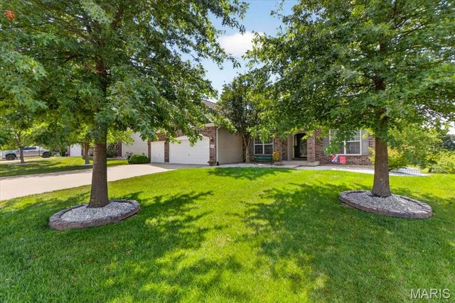 323 Mason Glen Drive, Lake St Louis, MO 63367