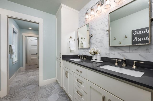 1002 Pecan CIR, Marble Falls, TX 78654