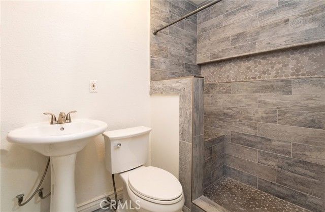 8995 Victoria Avenue, South Gate, CA 90280