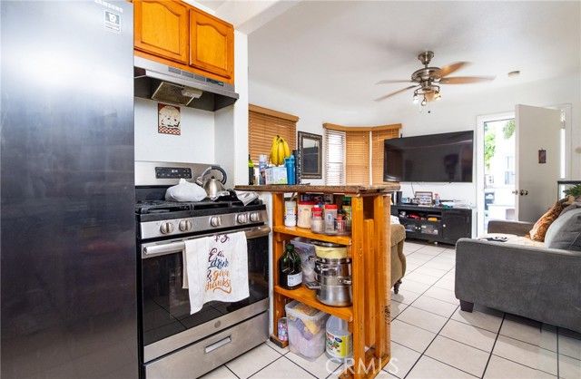 8995 Victoria Avenue, South Gate, CA 90280