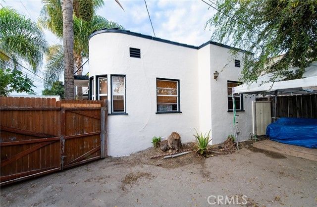 8995 Victoria Avenue, South Gate, CA 90280