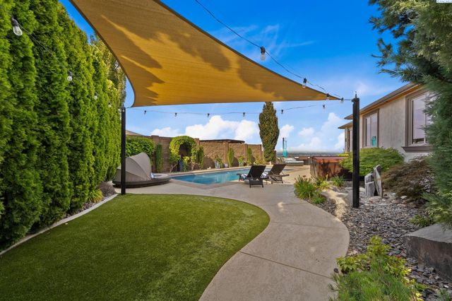 1953 Gala Way, Richland, WA 99352