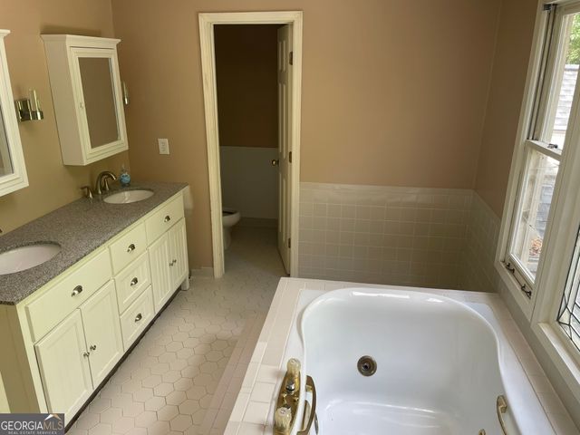 5279 Rocky Hill Drive SW, Lilburn, GA 30047