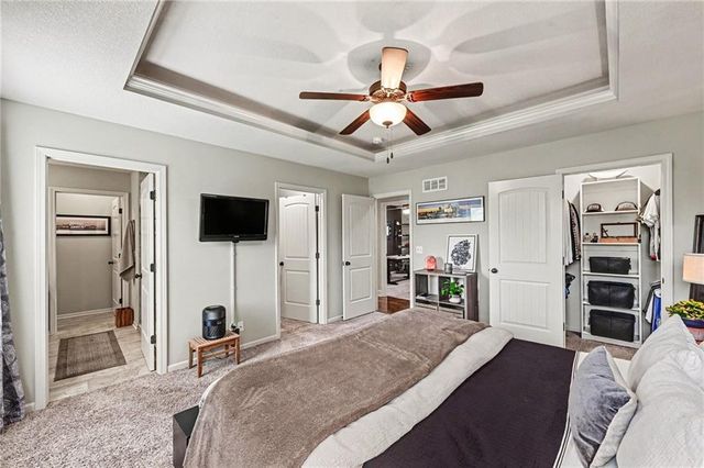 203 E Woodland Avenue, Lone Jack, MO 64070