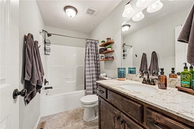 203 E Woodland Avenue, Lone Jack, MO 64070