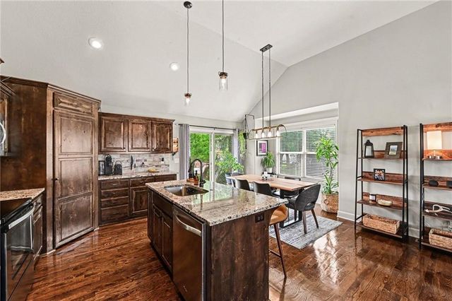 203 E Woodland Avenue, Lone Jack, MO 64070
